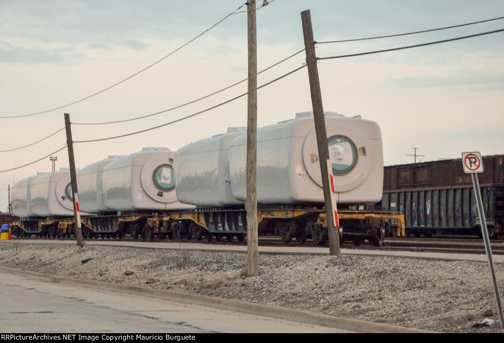 QTTX Flat cars with load